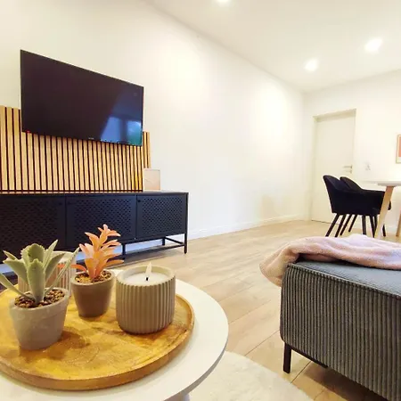 Grosse 52 Qm Wohnung, 24-std Check-in, Parkplatz, Familien- Geschaefts- Monteurwohnung, 5 Personen, 2 Schlafzimmer U Wohnzimmer, Wlan, * Bad Salzuflen