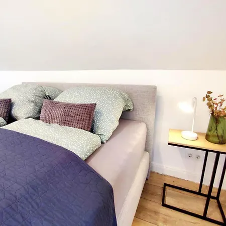 Grosse 52 Qm Wohnung, 24-std Check-in, Parkplatz, Familien- Geschaefts- Monteurwohnung, 5 Personen, 2 Schlafzimmer U Wohnzimmer, Wlan, Appartamento