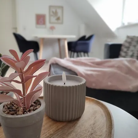 Grosse 52 Qm Wohnung, 24-std Check-in, Parkplatz, Familien- Geschaefts- Monteurwohnung, 5 Personen, 2 Schlafzimmer U Wohnzimmer, Wlan, * Bad Salzuflen