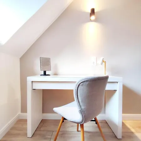 Appartamento Grosse 52 Qm Wohnung, 24-std Check-in, Parkplatz, Familien- Geschaefts- Monteurwohnung, 5 Personen, 2 Schlafzimmer U Wohnzimmer, Wlan, Bad Salzuflen