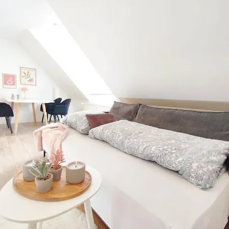 Grosse 52 Qm Wohnung, 24-std Check-in, Parkplatz, Familien- Geschaefts- Monteurwohnung, 5 Personen, 2 Schlafzimmer U Wohnzimmer, Wlan,