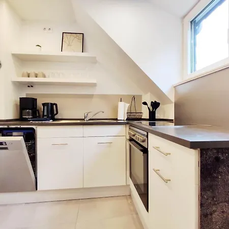 Grosse 52 Qm Wohnung, 24-std Check-in, Parkplatz, Familien- Geschaefts- Monteurwohnung, 5 Personen, 2 Schlafzimmer U Wohnzimmer, Wlan, Appartamento *