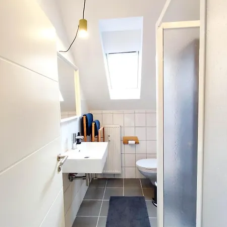 Grosse 52 Qm Wohnung, 24-std Check-in, Parkplatz, Familien- Geschaefts- Monteurwohnung, 5 Personen, 2 Schlafzimmer U Wohnzimmer, Wlan, * Bad Salzuflen