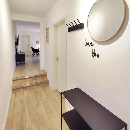 Grosse 52 Qm Wohnung, 24-std Check-in, Parkplatz, Familien- Geschaefts- Monteurwohnung, 5 Personen, 2 Schlafzimmer U Wohnzimmer, Wlan, *
