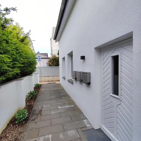 Grosse 52 Qm Wohnung, 24-std Check-in, Parkplatz, Familien- Geschaefts- Monteurwohnung, 5 Personen, 2 Schlafzimmer U Wohnzimmer, Wlan, Appartamento